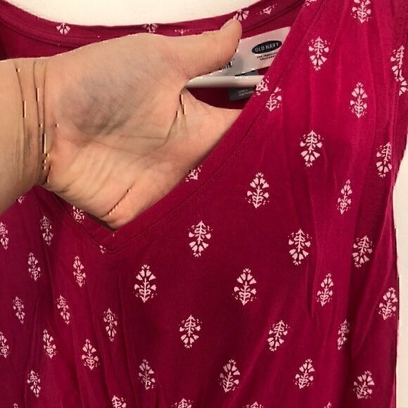 OLD NAVY Bump Skimming Tank Pink White Floral V-Neck Sleeveless MATERNITY Medium - Picture 5 of 9